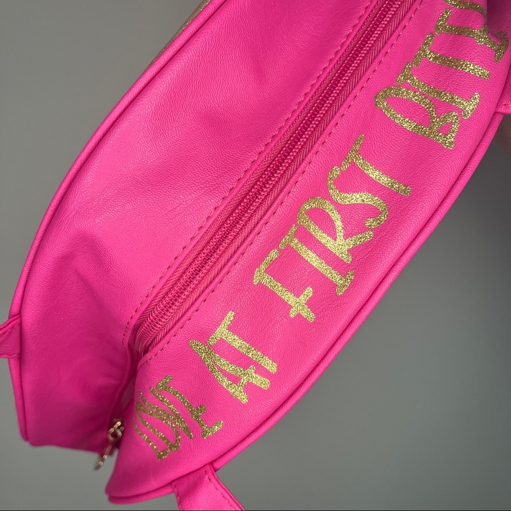 Betsey Johnson Donut Cooler Bag - Picture 4 of 9